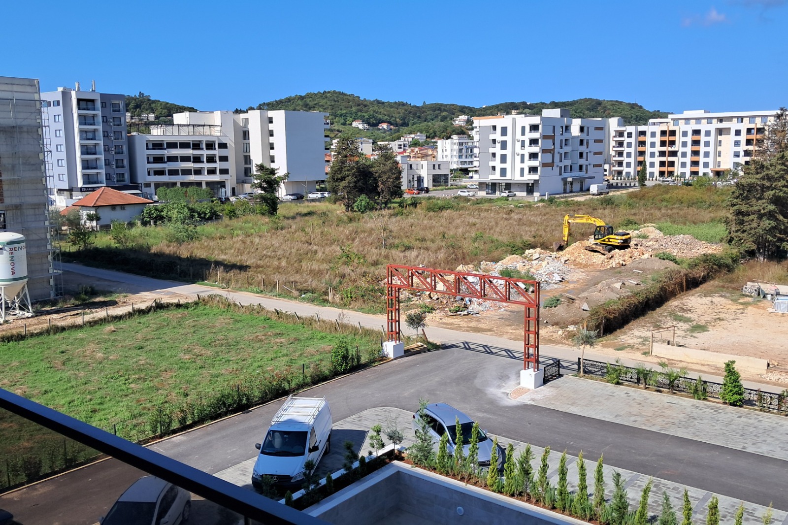 Prime Ulcinj property: New apartments rising amid hills, modern builds, and clear skies. Montenegro-listings.me by ekosphere doo.