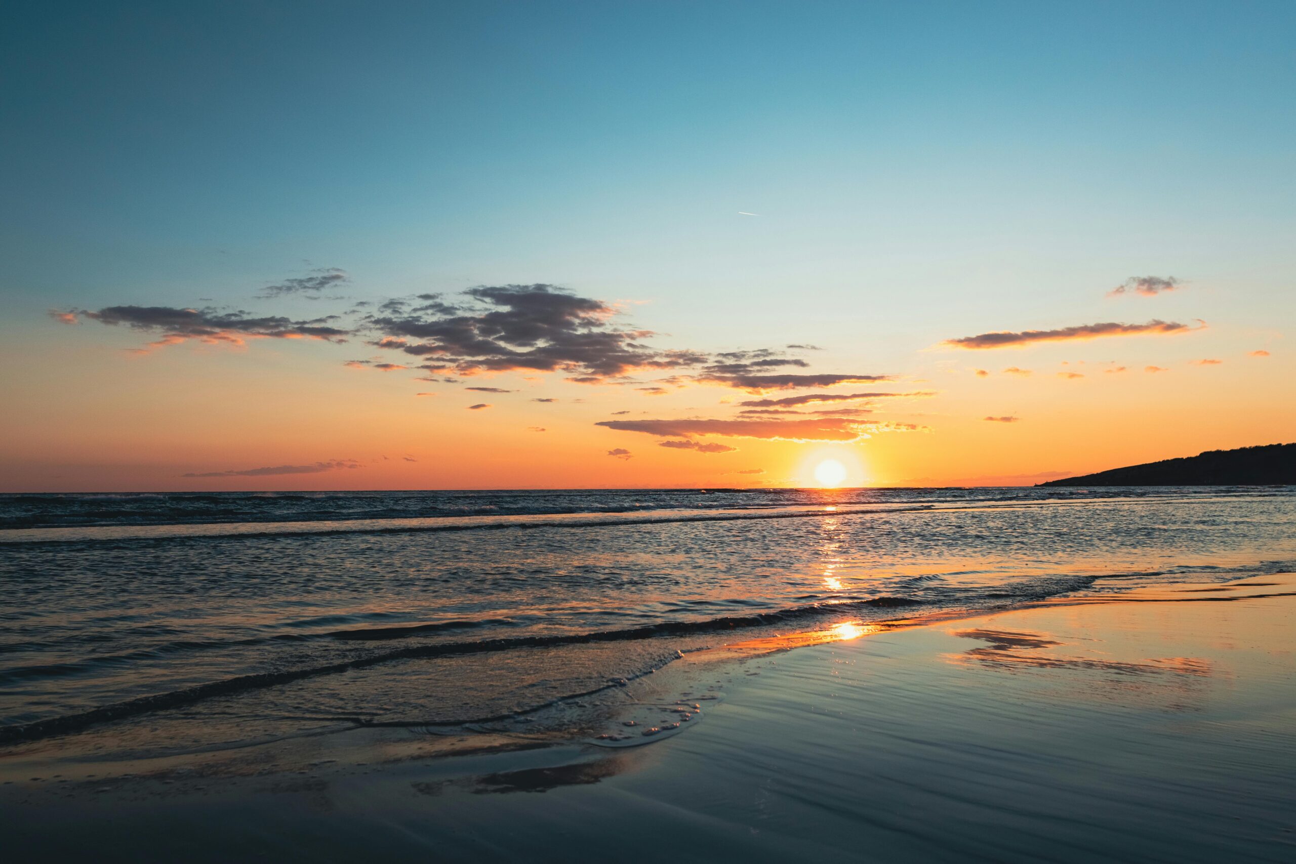 Experience breathtaking Ulcinj sunsets over the Adriatic from prime beachfront properties—invest with immobilien.ekosphere.me by ekosphere doo.